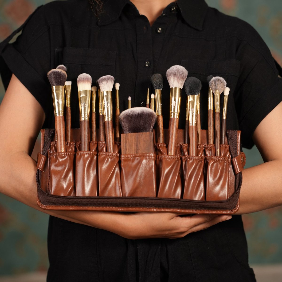 Makeup artist holding the Turi stand pouch